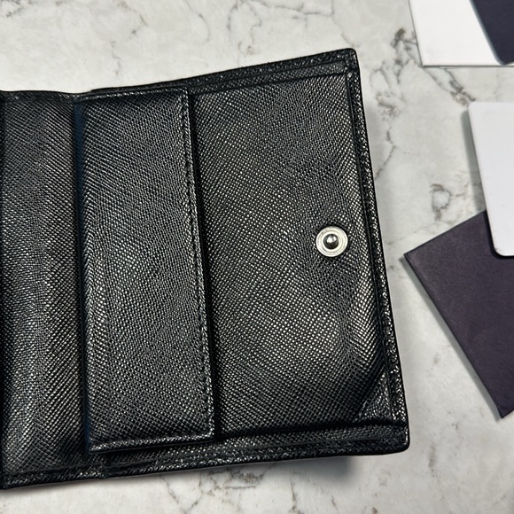 Prada Portafoglio Saffiano Nero Black Italian Leather Wallet M176A Authentic - Picture 9 of 10